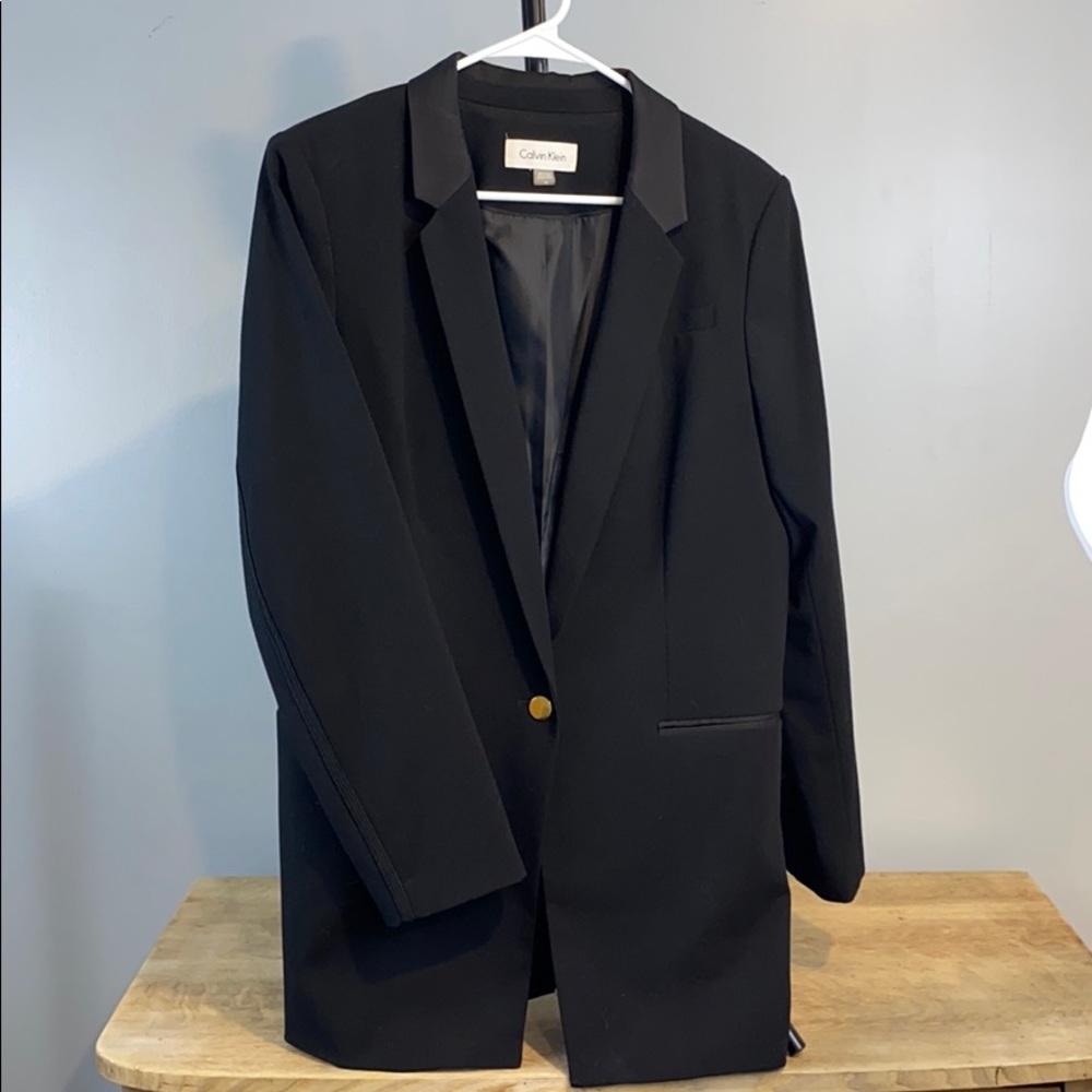 Tuxedo Calvin Klein blazer, longer length